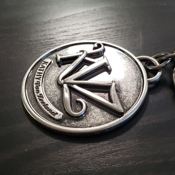 EUC Kathy Van Zeeland Metal Hangtag Keychain Bag Clip 2.5" Wide - Picture 5 of 6